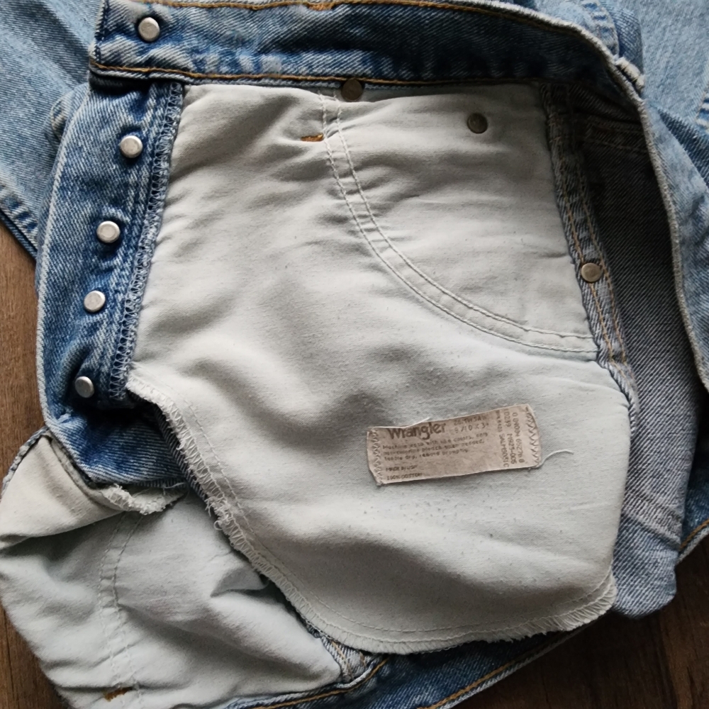Vintage button fly high rise wranglers light wash size 26w32l tagged 9/10w 34l - Picture 9 of 12